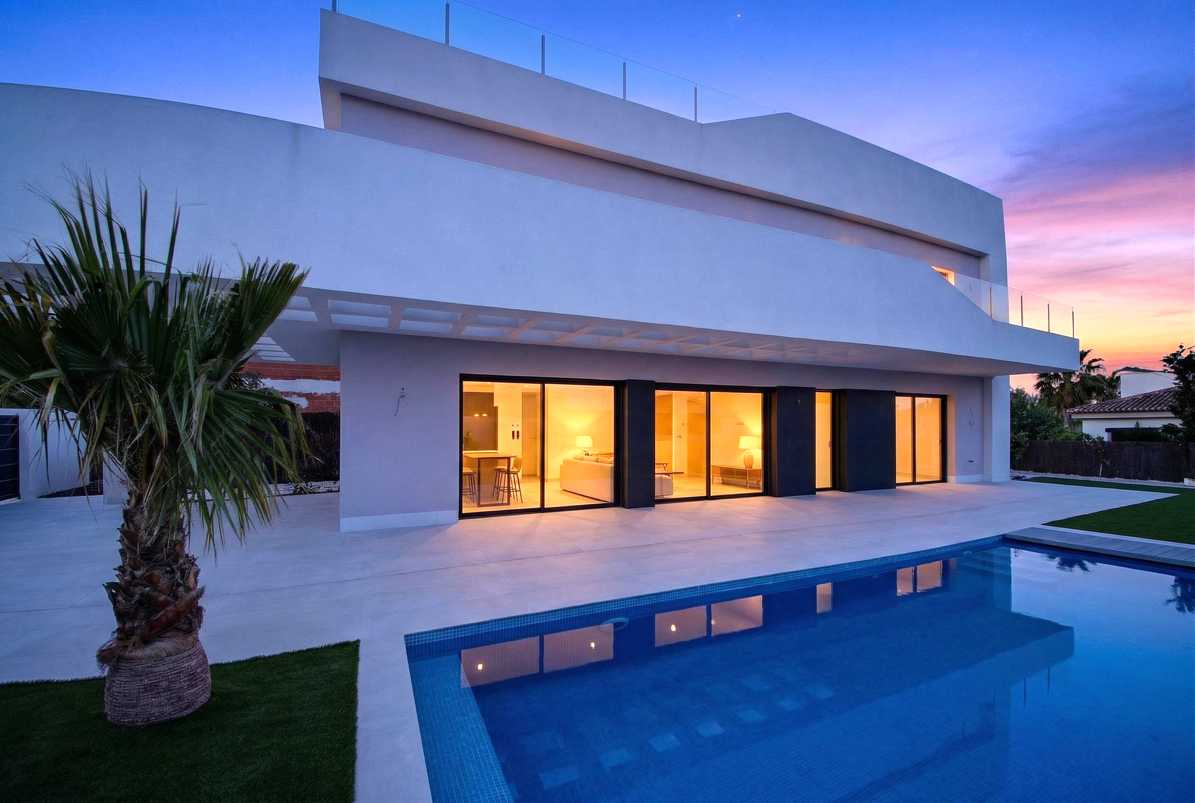 Twilight exterior real estate photo